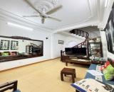 Bán nhà Hoa Lư, 30m2, 4 tầng, mặt tiền 4.2m, 9.4 tỉ, ngõ rộng xe máy quay đầu