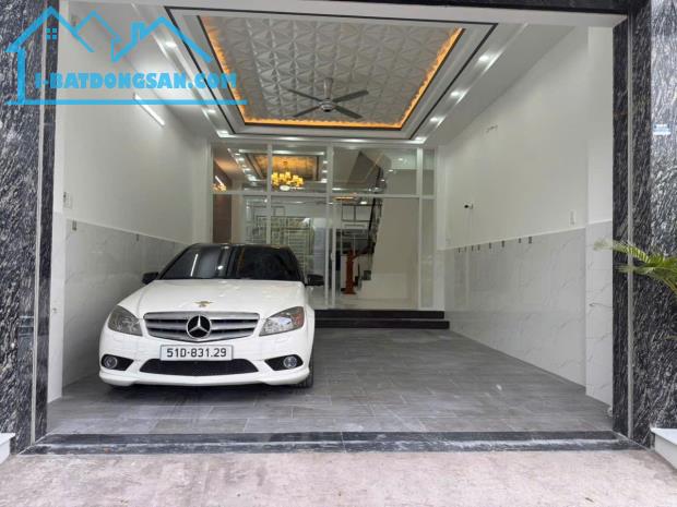 NHÀ MỜI ĐẸP HẺM XE HƠI NHÀ BÈ (5X16,5) 3 TẦNG CHỈ 7,5 TỶ - SỔ HỒNG RIÊNG HOÀN CÔNG - 1
