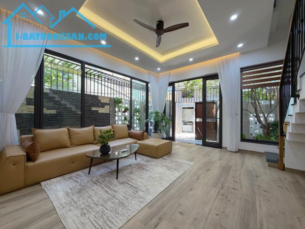 ♪ Nhà kiểu Biệt Thự mini gần Như Nguyệt, Góc 2 mặt thoáng, 78.7m2, ngang 6.5m, 3 tầng, cự