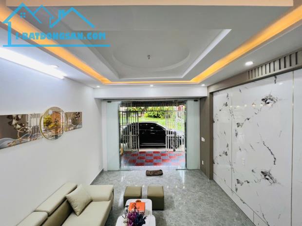 BÁN NHÀ 3 TẦNG LÔ GÓC – Ô TÔ RA VÀO – THÀNH TÔ, HẢI AN