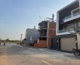 Bán đất nền đường Bưng Ông Thoàn quận 9, sổ đỏ, 3 mặt tiền. Vị trí đẹp, giá tốt.