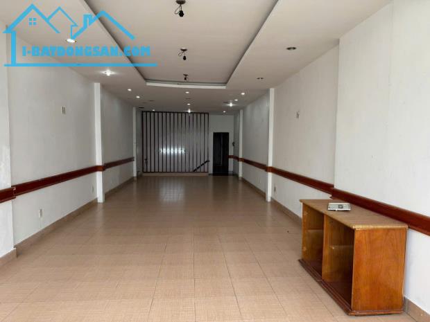 SIÊU PHẨM MẶT TIỀN CỘNG HÒA KINH DOANH SẦM UẤT – VỊ TRÍ VÀNG, DÒNG TIỀN CHO THUÊ LÊN ĐẾN