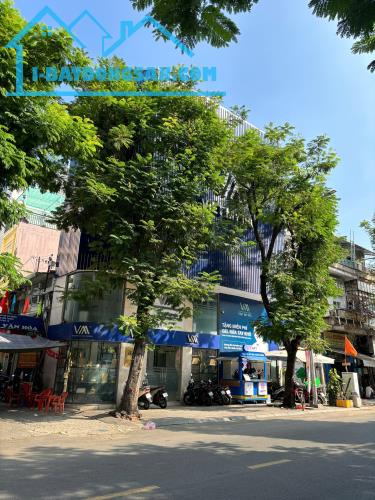 Bán nhà mặt tiền khu vực Nguyễn Thị Minh Khai Quận 3 giá 41 tỷ - 2