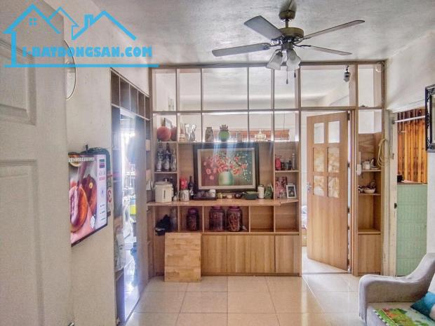 Cần bán căn chung cư Đặng Xá diện tích 50m2 giá chỉ 2.3 tỷ