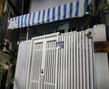 CHO THUÊ NHÀ MỚI 3 MẶT TIỀN: 1 TRỆT 2 LẦU + SÂN THƯỢNG, DTSD: 105M2, 2PN, FULL NỘI THẤT,