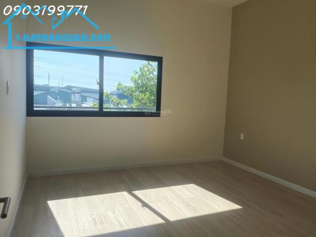 Chính chủ cần bán căn nhà 3 tầng trục chính trong khu Compound Cát Tường J-Home - 3