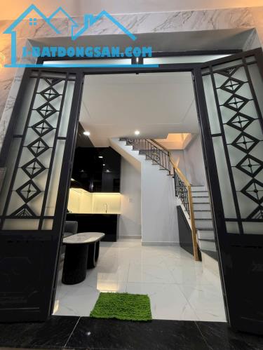Đi định cư, bán gấp nhà Phú Hòa, 42m², mới tinh, tặng nội thất, gần Chợ Tân Bình, 5.x tỷ