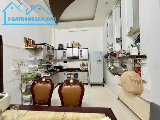 GIẢM CHÀO 3 TỶ HẺM Ô TÔ NÉ NHAU BÀ HOM QUẬN 6--86M2--4  TẦNG --GIÁ CHỈ :11.5 TỶ (TL)