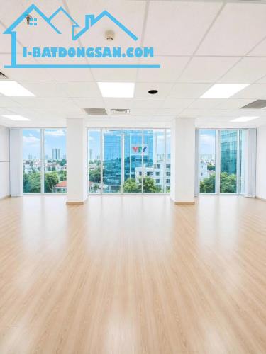 CHO THUÊ MẶT BẰNG TRUNG TÂM Q.3 - DT: 376 M2 - 1