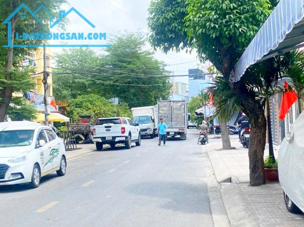Mặt tiền ngang 8m Bùi Minh Trực dòng tiền 70tr/tháng Tiện xây, 0931172218
