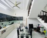 Gấp bán nhà 5 tầng, giá 11 tỷ, thông MT Bạch Đằng, Tân Bình.