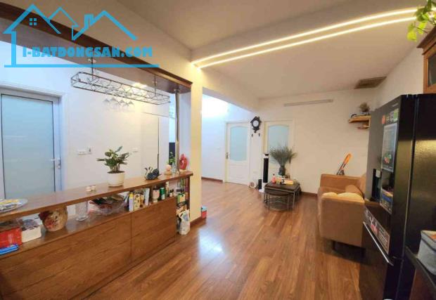 Bán căn hộ Tầng 2 cạnh Tràng Tiền, Phố Hai Bà Trưng - Sổ riêng 50m2 - DTSD 75m2, 2 ngủ - 3