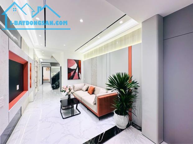 BÁN NHÀ ĐẸP QUẬN 7 CẠNH PHÚ MỸ HƯNG 47M2 NHÀ 3 TẦNG 4 PHÒNG NGỦ SÂN Ô TÔ ĐỖ CHỈ 5.7 TỶ TL - 4