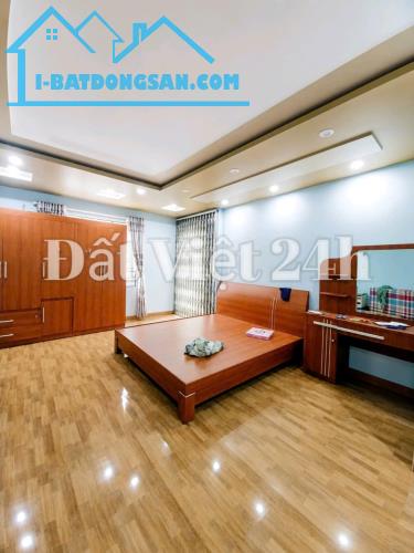 CHO THUÊ NHÀ 4 TẦNG SAU 1 NHÀ MẶT ĐƯỜNG TÔN ĐỨC THẮNG GẦN CHỢ AN DƯƠNG .