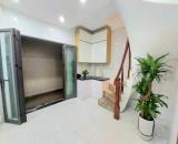 Cho thuê nhà ngõ phố Hồng Mai, Hai Bà Trưng 15m x 5 tầng, giá 7tr/tháng
