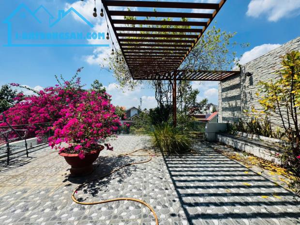 Bán biệt thự hiện đại kdc Bửu Long. gần trường SNLH. 10x23m. hoàn công 320m. Giá12.5 tỷ - 2