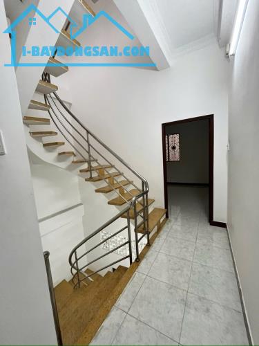 Nhà 2 tần khu phố ẩm thực - An Dương Vương (4x14) hẻm xe hơi đỗ pháp lý chuẩn shr 7₫ - 1