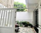 Nhà Hàng Kênh dân xây chắc chắn, có sân cổng 3,5 tầng - 3tỷ8, ngõ nông vài bước chân là ra