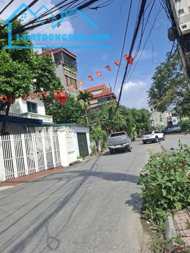 Bán nhà 65m phố Việt Hưng Long BIên 9 tỷ