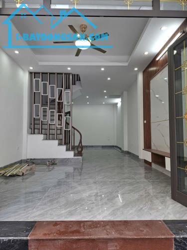 Bán nhà 65m phố Việt Hưng Long BIên 9 tỷ - 2