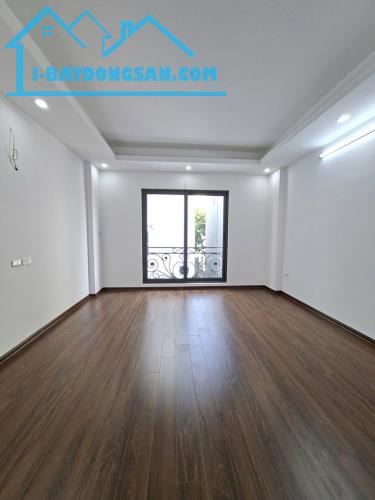 Bán nhà 65m phố Việt Hưng Long BIên 9 tỷ - 4