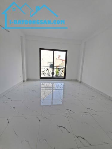 Bán nhà 65m phố Việt Hưng Long BIên 9 tỷ - 5