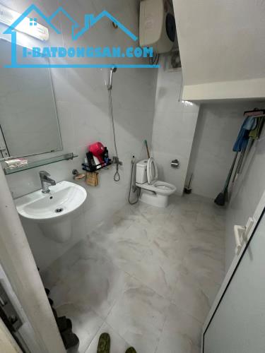 Cho thuê Tầng 2, nhà mặt đường Trần Nguyên Đán, gần chợ Định Công