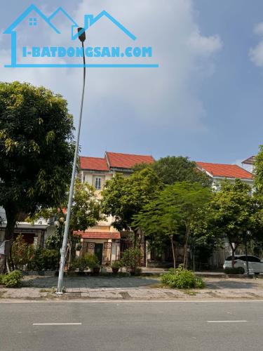 Bán gấp: Cặp liền kề 2 mặt tiền khu đô thị Đặng Xá,Gia Lâm 264m2 hoàn thiện thang máy